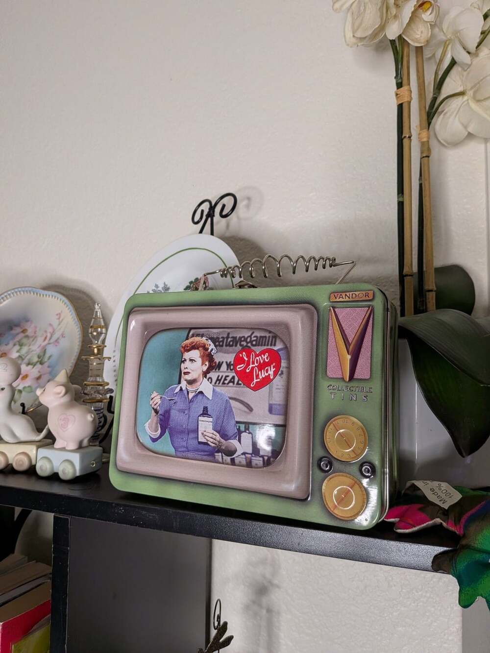 Vandor I Love Lucy Vitameatavegamin TV Shaped Metal Tin Lunch Box